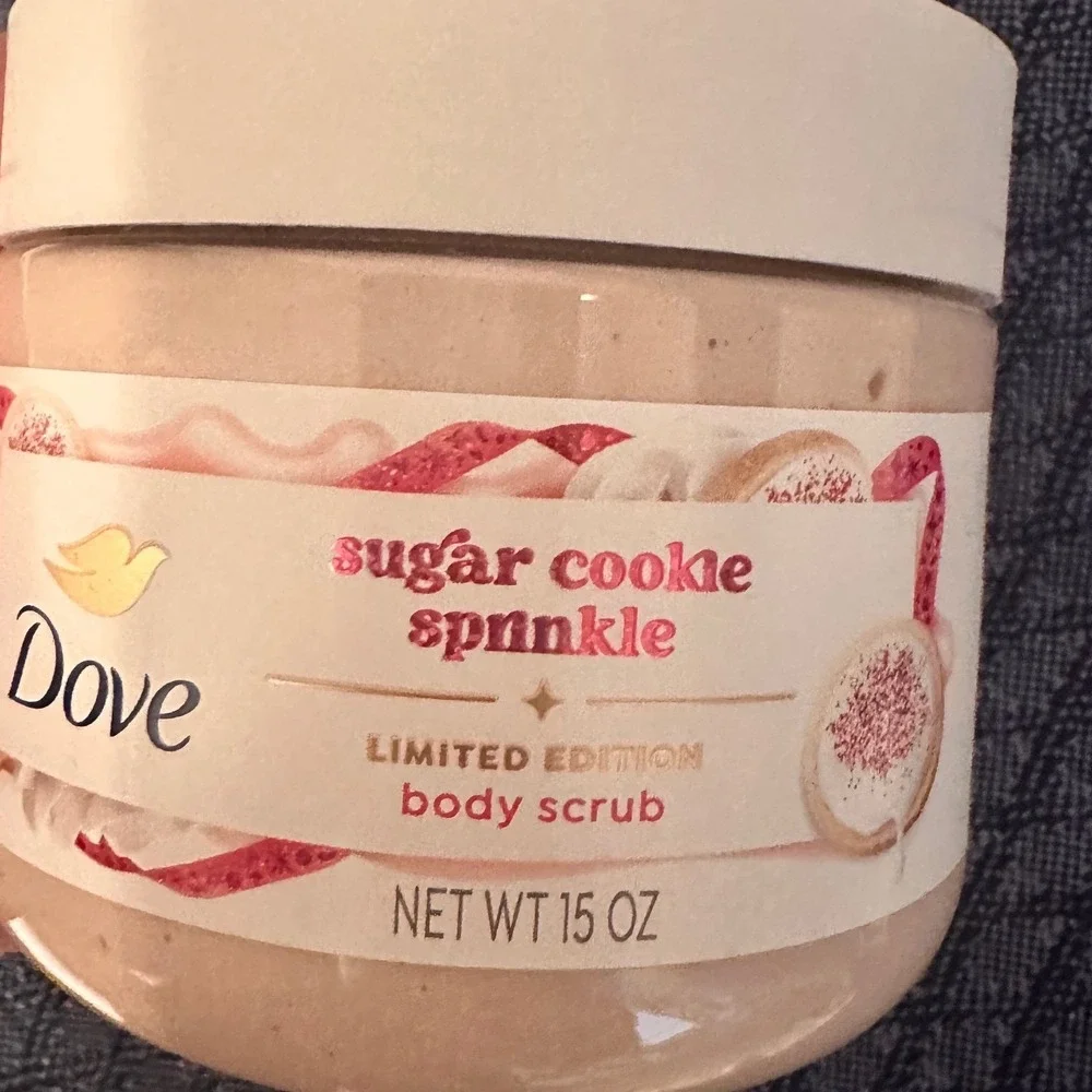 Dove Limited Edition Sugar Cookie Sprinkle Body Scrub Holiday Treats 15 oz